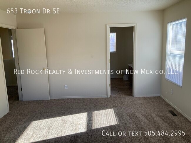 Building Photo - 653 Troon Dr SE