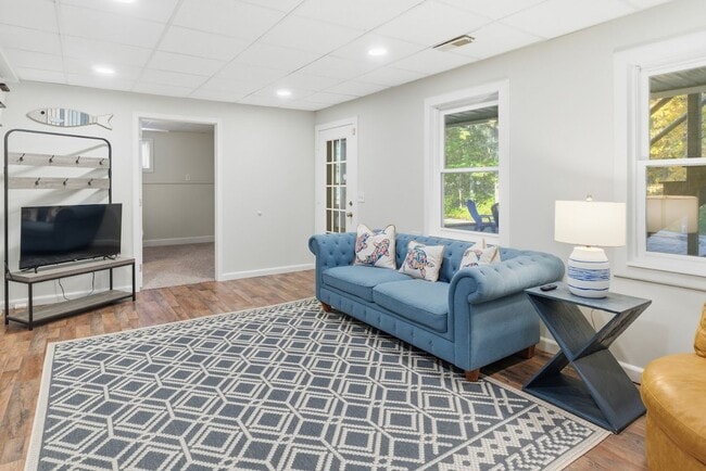 Building Photo - Furnished Home on KY Lake