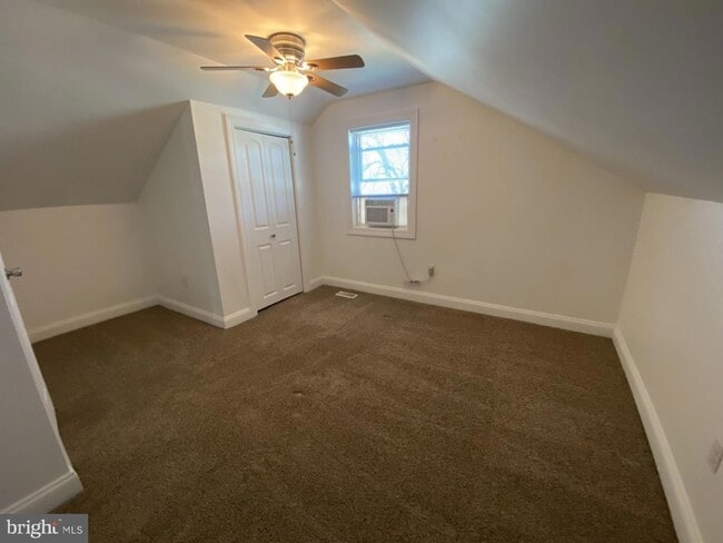 Building Photo - 106 S Walnut St