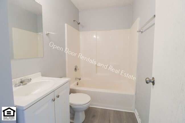 Building Photo - Now available 2 bedroom house!