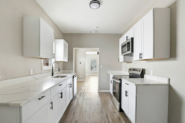 Building Photo - 1230 Hammond Ave
