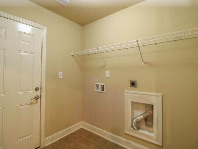 Building Photo - 4 Bedroom Home  in Athens City!