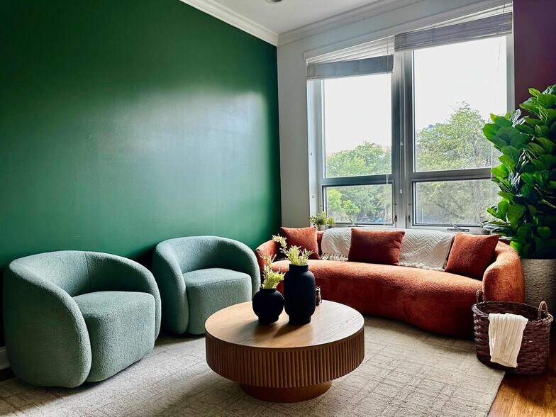 Primary Photo - 1249 W Madison St