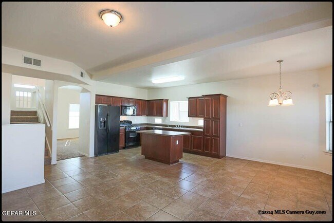 Building Photo - 1345 Fito Hernandez St