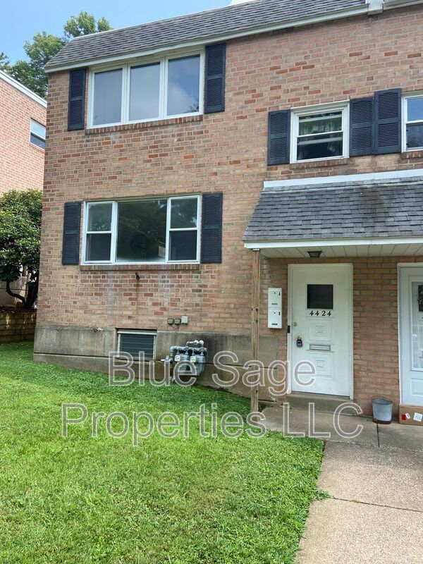 Building Photo - 4424 Bloomfield Ave