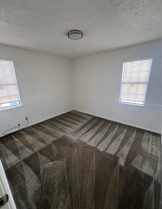 Building Photo - 3101 NE 14th St