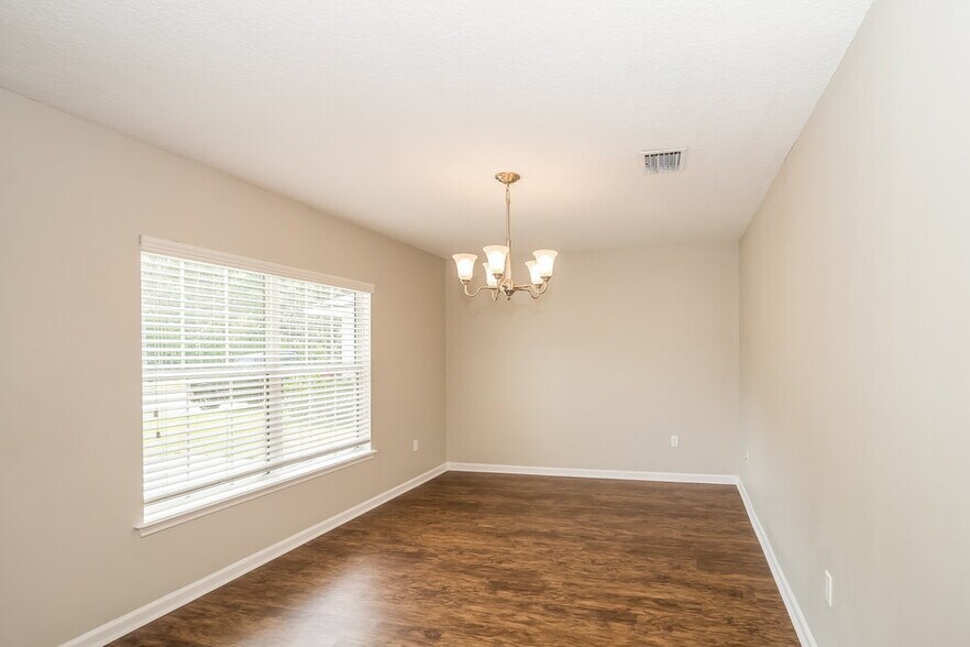 Building Photo - 303 Sanwick Dr