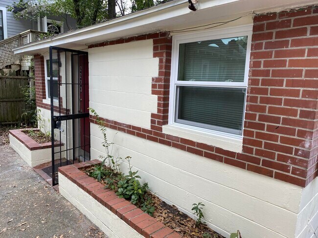 Building Photo - 2233 Ernest St