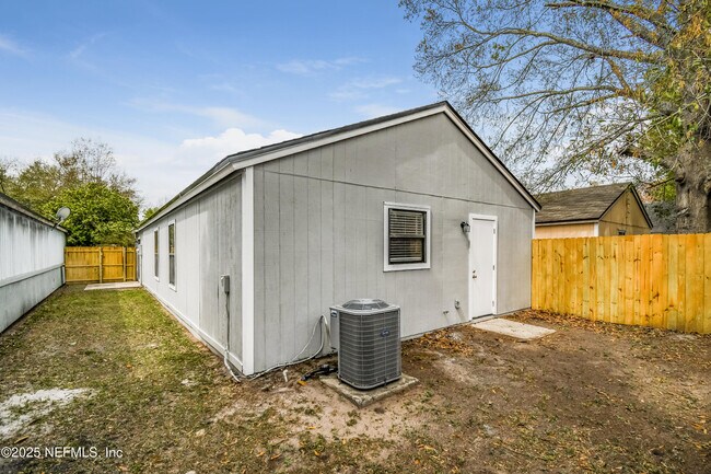 Building Photo - 5123 Somerton Ct
