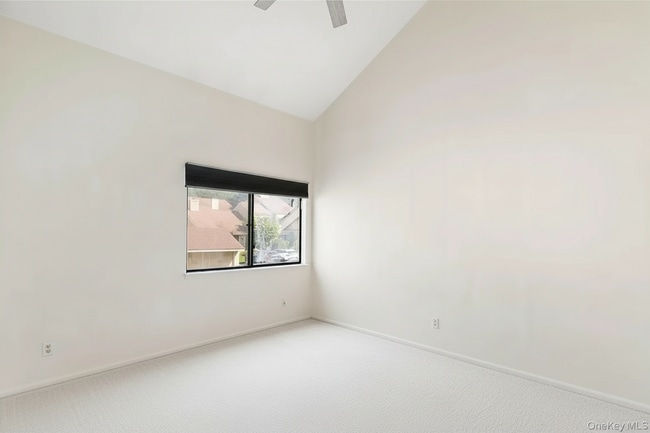 Building Photo - 71 Fox Run