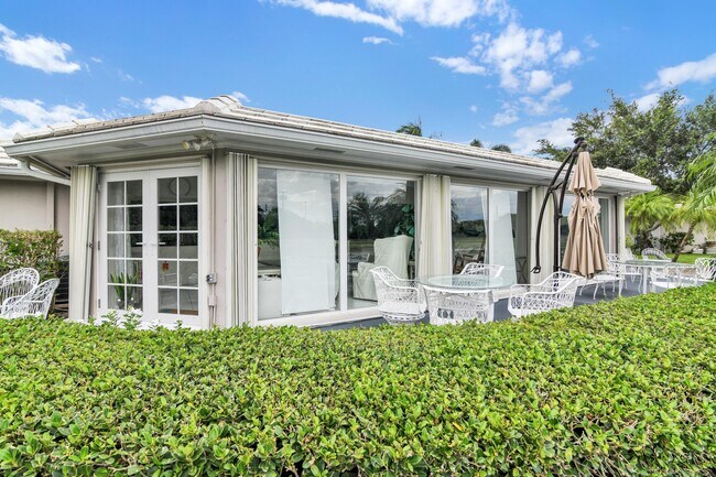 Building Photo - 450 French Royale Cir