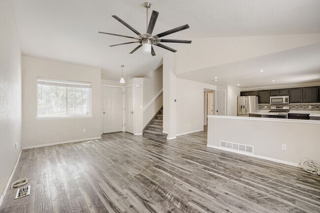 Building Photo - Evolve Real Estate: Meticulously Upgraded 4 Bed 3.5 bath Entertainers Dream - Available NOW!