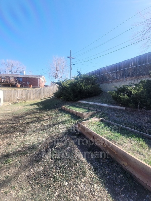 Building Photo - 5615 Jellison St