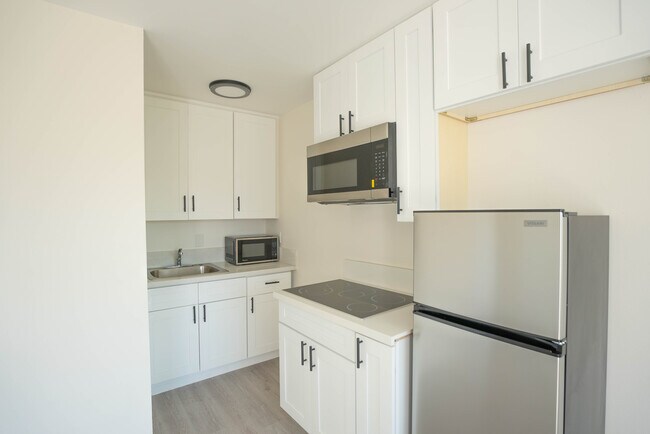 Building Photo - 825 W 167th St