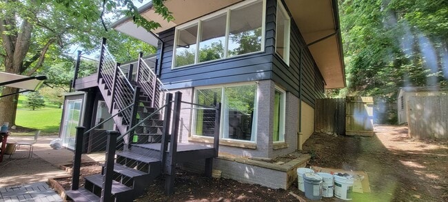 Building Photo - 4 bedrooms 3 baths beautiful house