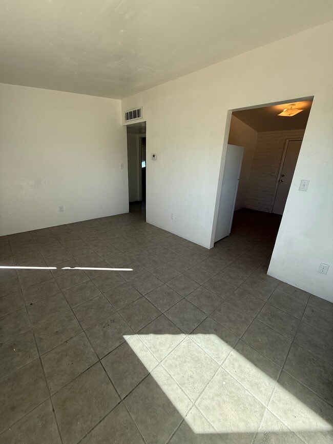 Building Photo - Townhome For Rent