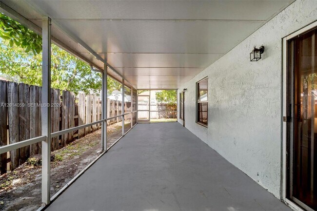Building Photo - 1308 E Glen Oak Rd