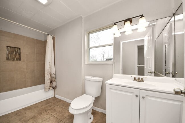 Building Photo - 10506 Sierra Dr