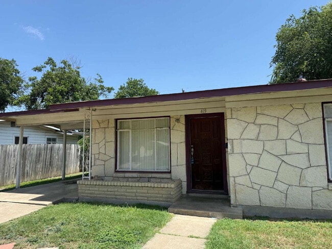 Primary Photo - Mid Century Dream with Pink Bathroom
