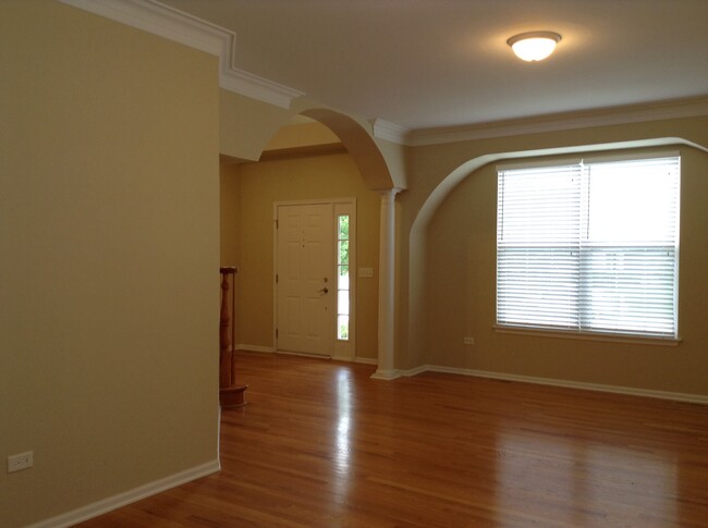 Building Photo - 3801 Cherry Tree Ln
