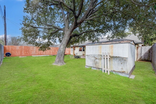 Building Photo - 5911 Chrystell Ln