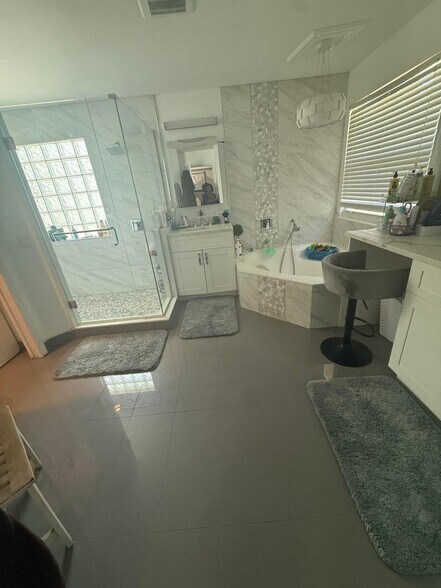 Building Photo - 6000 Adriatic Way