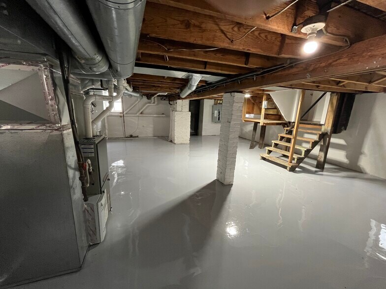 Building Photo - 29 E Northwood Ave