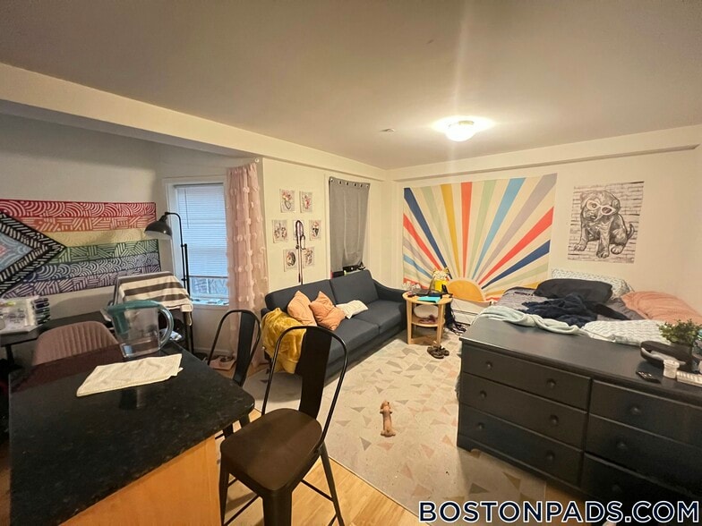 Building Photo - 461 Park Dr