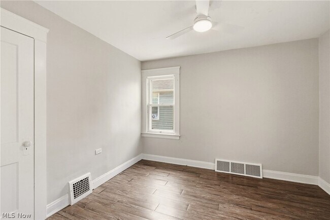 Building Photo - 515 E 143rd St