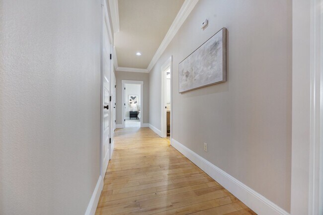Building Photo - 216 NE Tillamook St