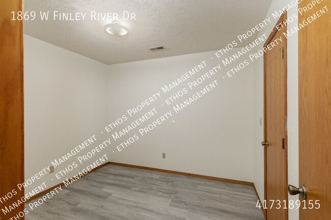 Building Photo - 1869 W Finley River Dr