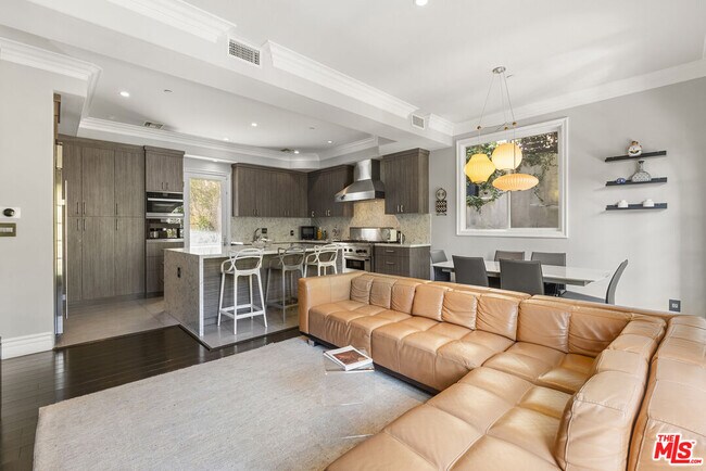 Building Photo - 2422 Cazaux Pl