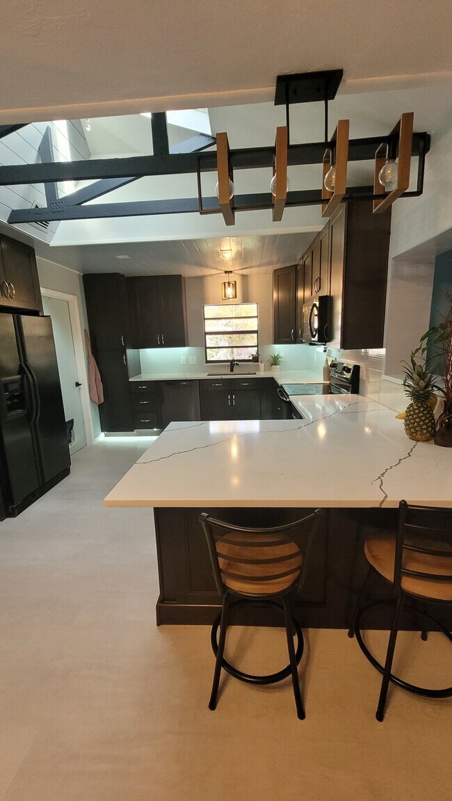 New quartz countertops - 2204 51st Street Blvd E