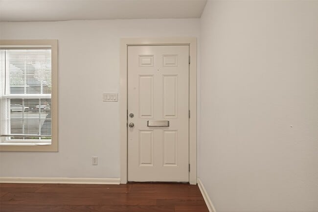 Building Photo - 2710 Mason St