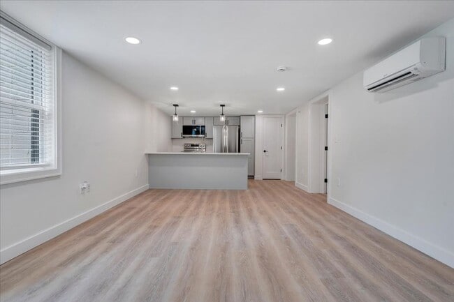 Building Photo - Newly Renovated 2BR Apartment in Vinton - Premium Finishes!