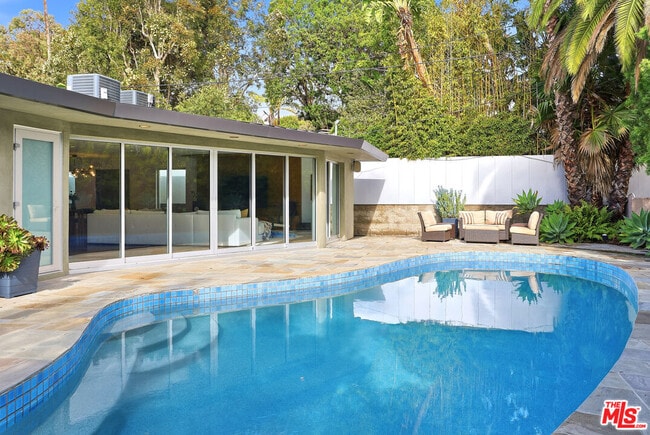 Building Photo - 3154 Queensbury Dr