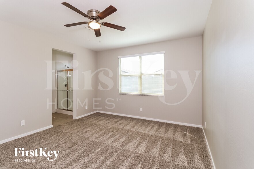 Building Photo - 4052 S 101st Ln