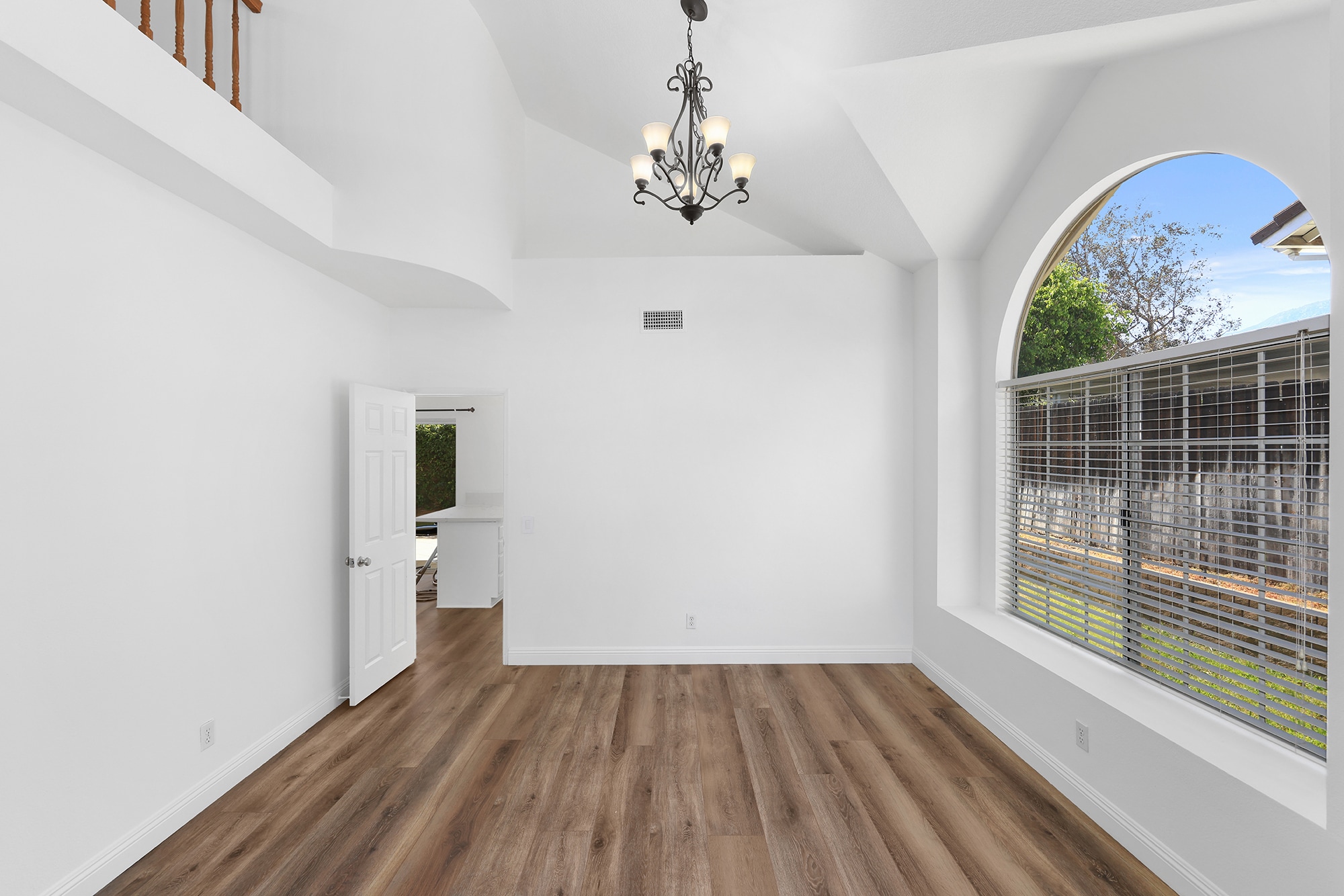 Building Photo - 6718 Vanderbilt Plz