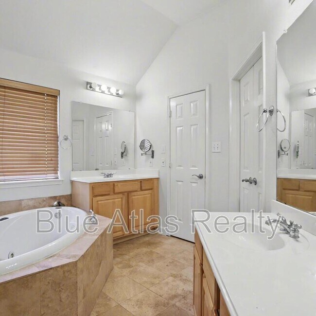 Building Photo - 4905 Canberra Ln