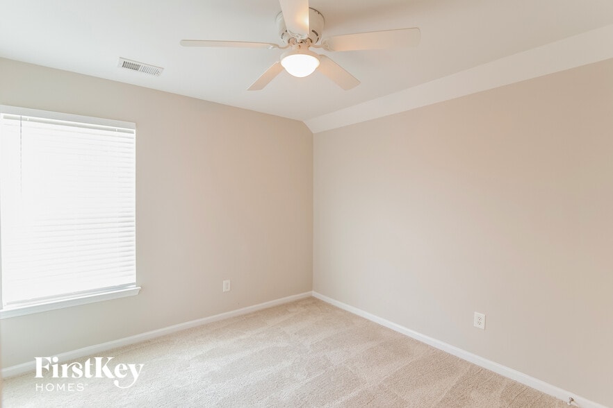 Building Photo - 8281 Little Sydneys Way