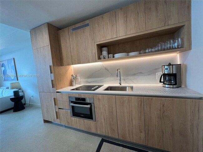 Building Photo - 11 NE 6th St