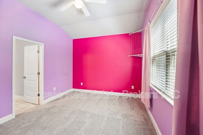 Building Photo - 1231 Ridenour Ln