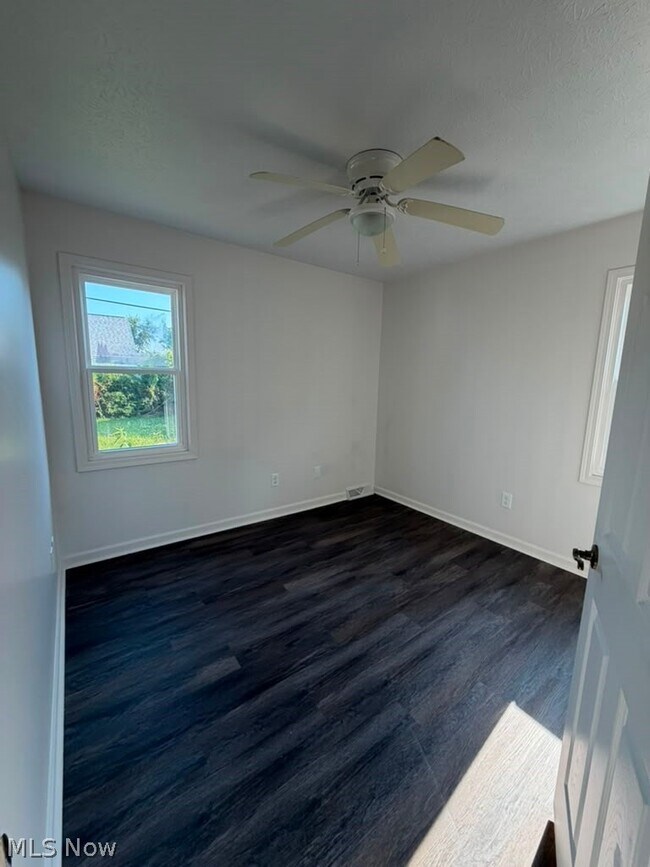 Building Photo - 26381 Drakefield Ave