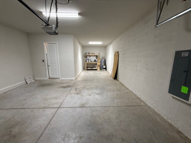 Building Photo - 12970 Brookside Moss Dr