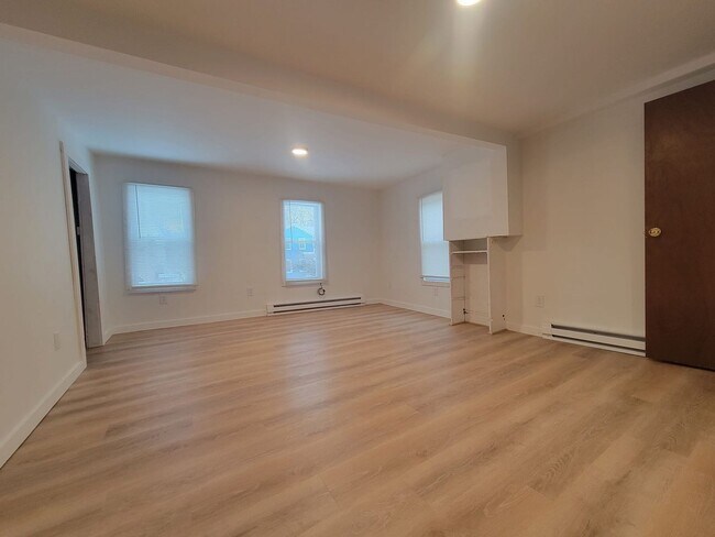 Building Photo - 510 N Albany St