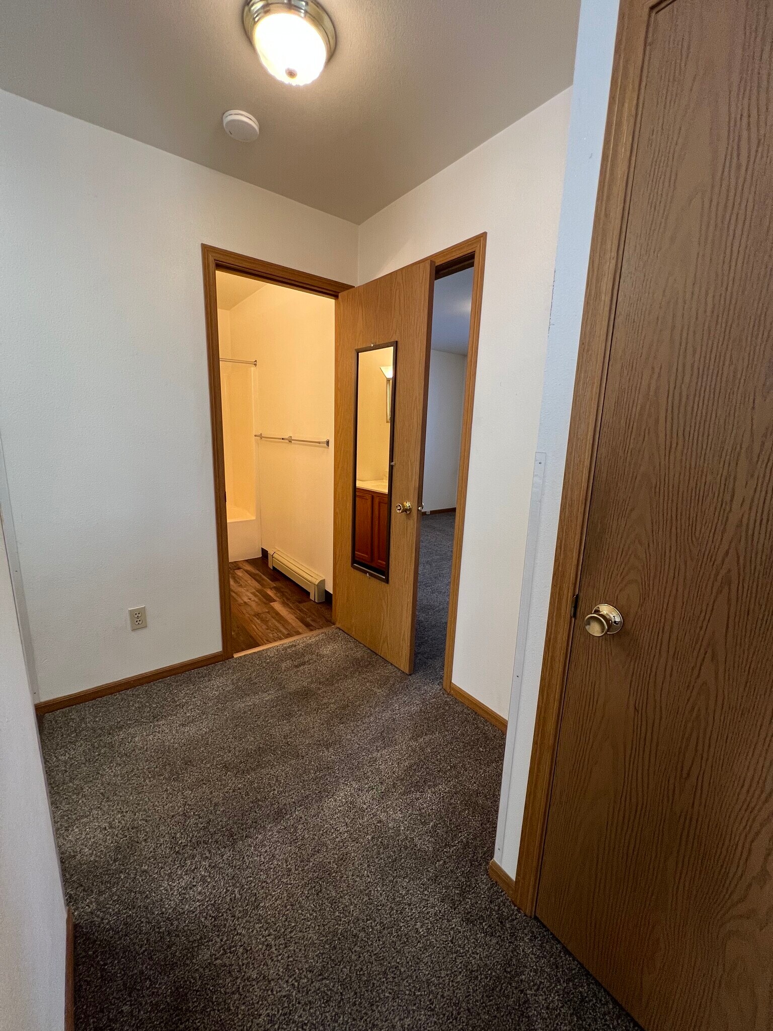 Building Photo - 1526 Lake Elmo Dr