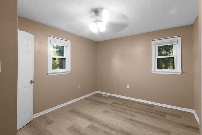 Building Photo - 4 Bed 2 Bath Home for Rent !