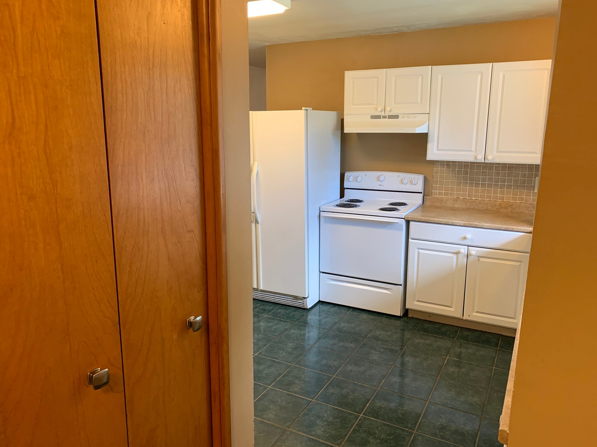 Building Photo - 2212 Cedar Acres Dr