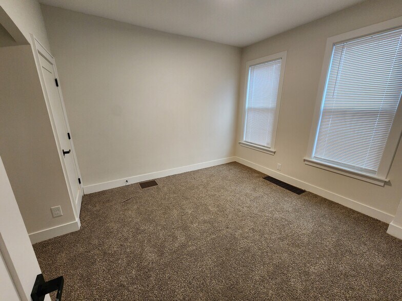 Building Photo - 29 W Patterson Ave