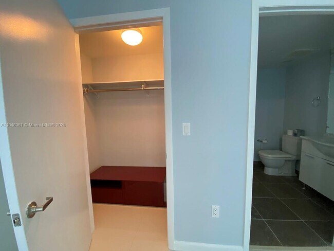 Building Photo - 475 Brickell Ave